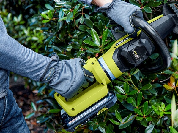 ryobi hedge trimmer not working 18v