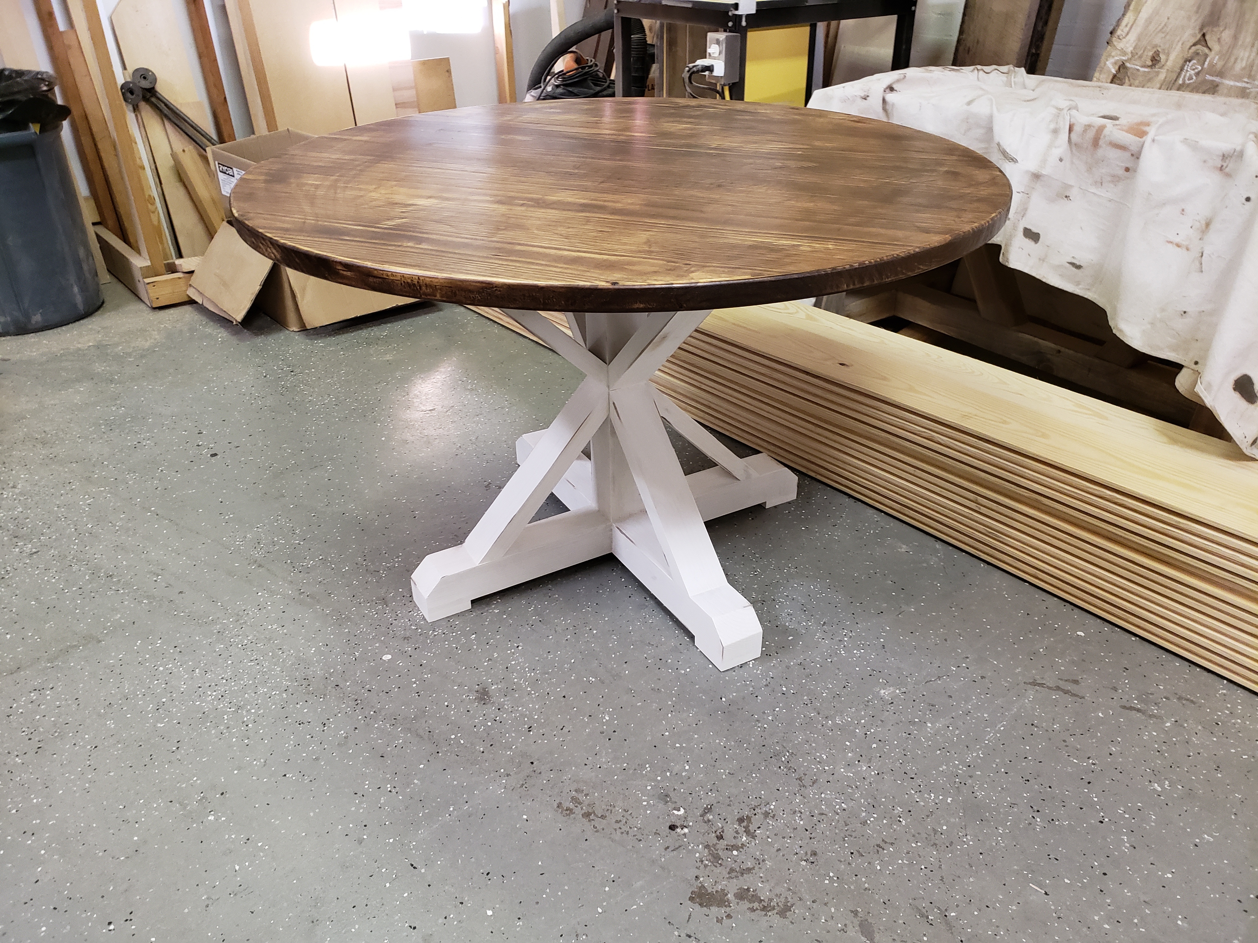 Circle Farmhouse Table - RYOBI Nation Projects