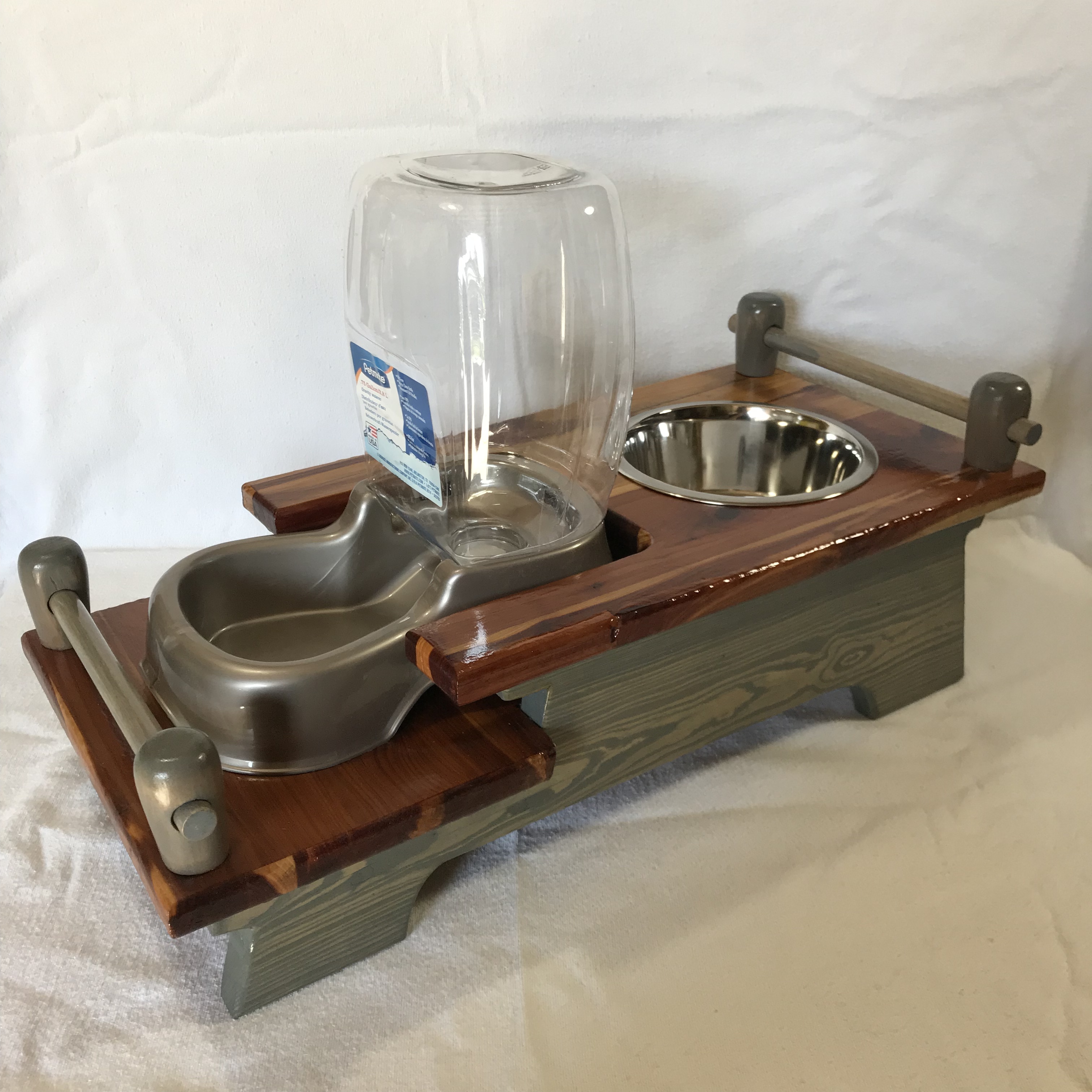 dog feeding station