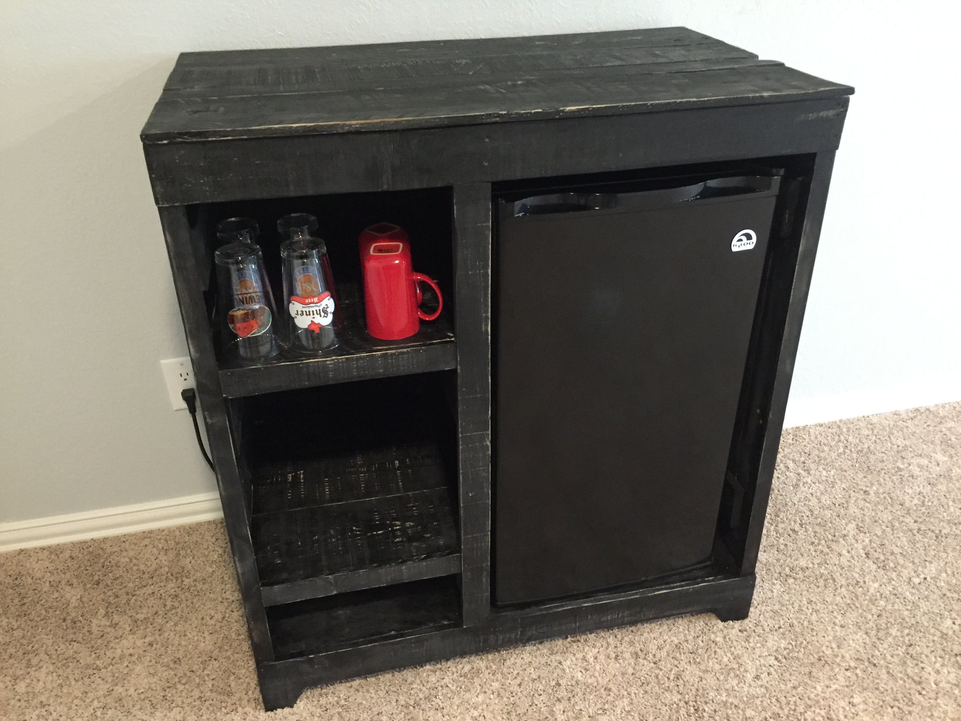 Pallet Wood Mini Bar - RYOBI Nation Projects