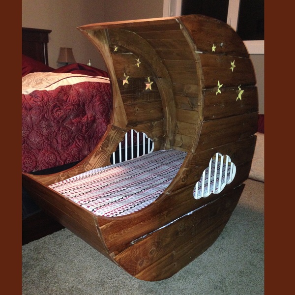 pallet moon crib