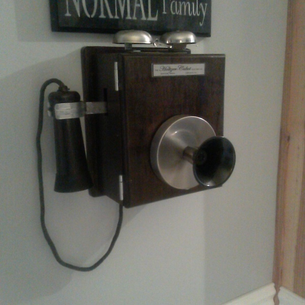 Photo: DIY Antique Phone