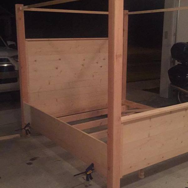 Farmhouse Canopy bed - King - RYOBI Nation Projects